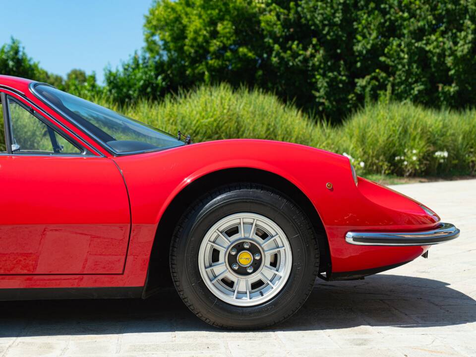 Image 11/50 de Ferrari Dino 246 GT (1971)