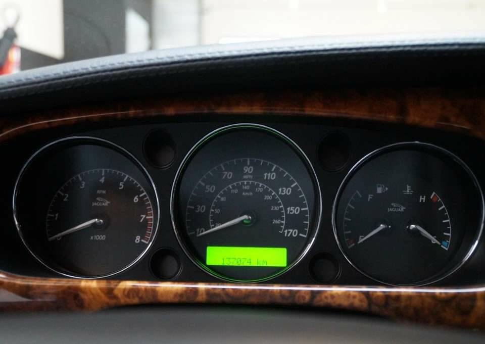 Image 45/50 of Jaguar XJ 8 4.2 (2007)