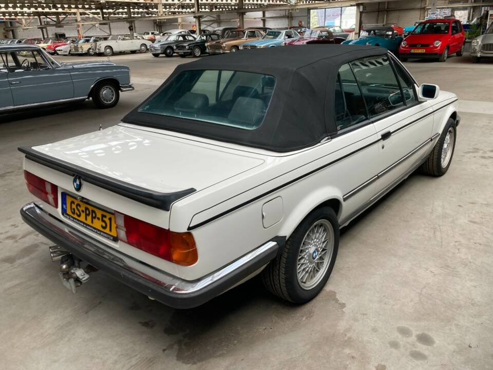Image 32/34 de BMW 325i (1987)