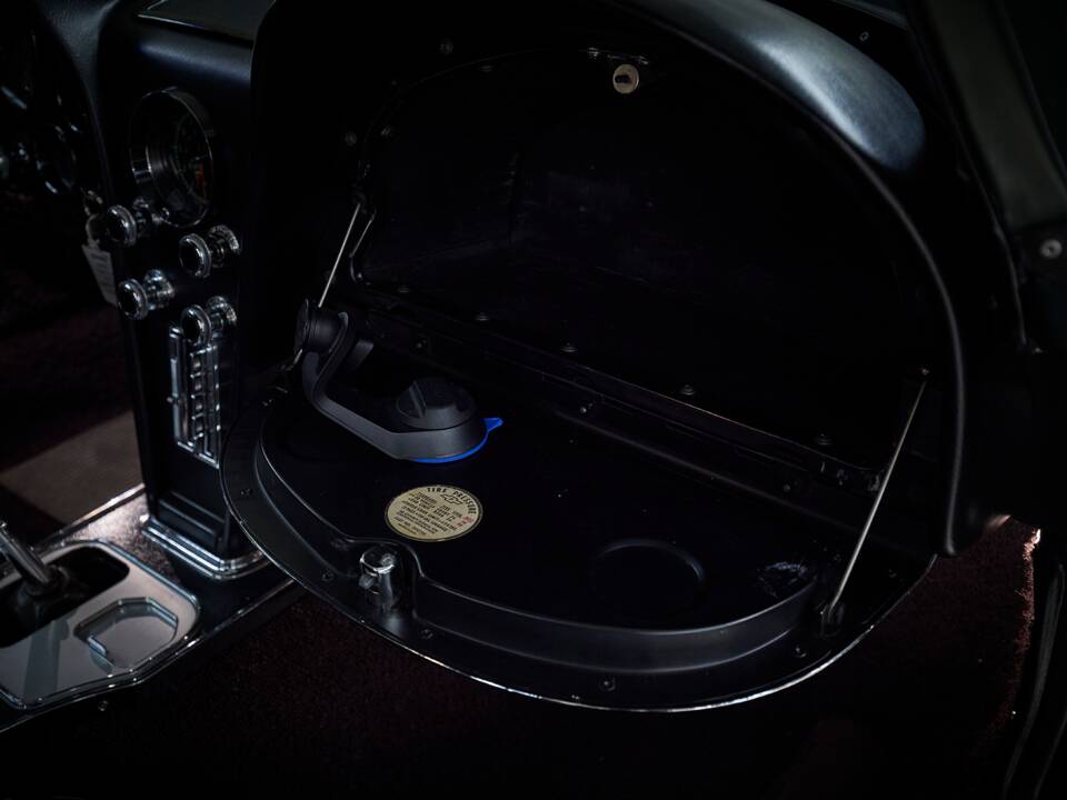 Image 73/78 of Chevrolet Corvette Stingray 427 (1967)