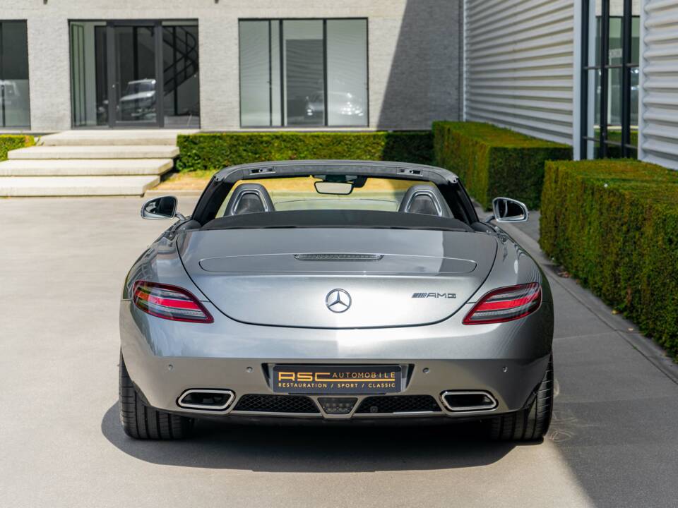 Image 8/21 of Mercedes-Benz SLS AMG Roadster (2012)