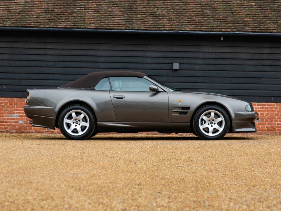 Image 18/50 de Aston Martin DB 7 Vantage Volante (2000)