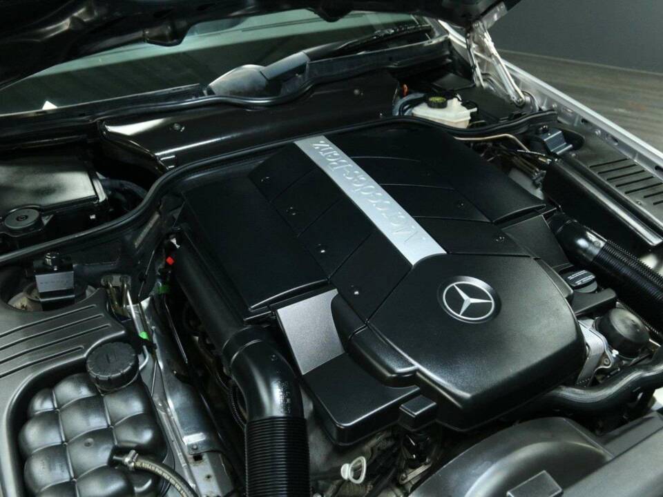 Image 38/49 of Mercedes-Benz SL 500 (2001)