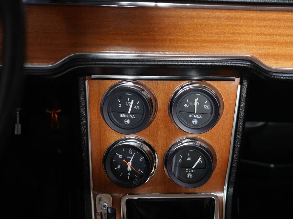 Image 40/83 of Alfa Romeo 1750 Berlina (1970)
