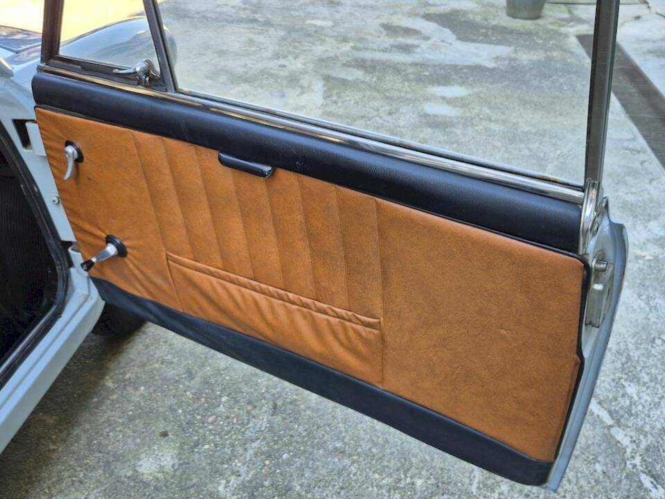 Image 26/43 of Autobianchi Bianchina Panoramica (1969)