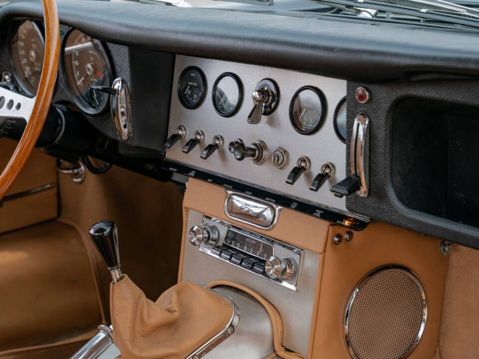 Immagine 27/38 di Jaguar E-Type 3.8 (1962)