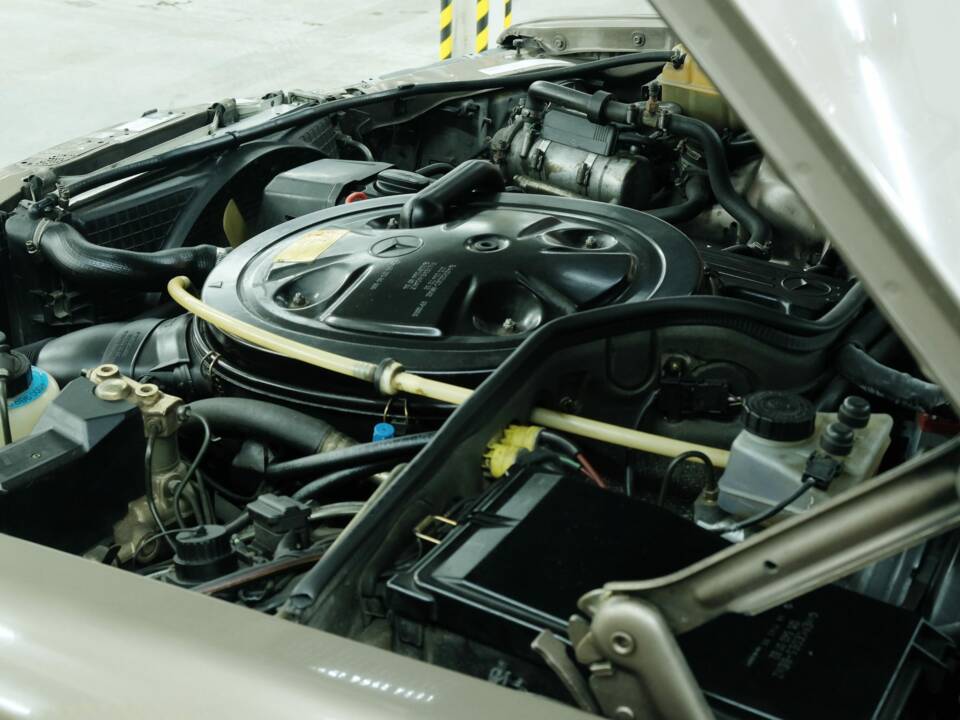 Bild 19/50 von Mercedes-Benz 300 SEL (1986)