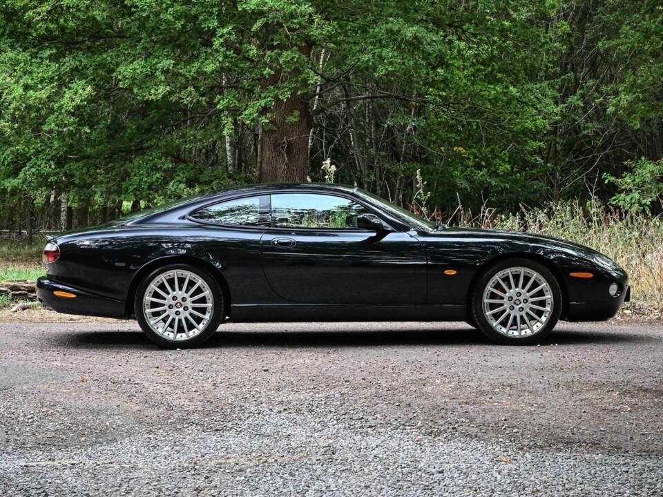 Image 2/50 of Jaguar XKR (2006)