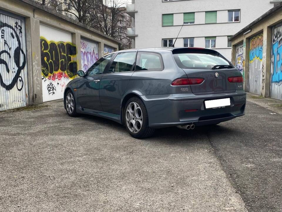 Immagine 2/13 di Alfa Romeo 156 3.2 V6 GTA Sportwagon (2004)