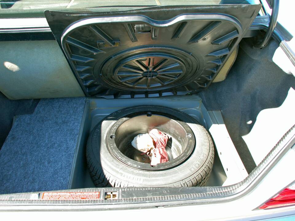 Image 29/34 of Mercedes-Benz 230 E (1992)