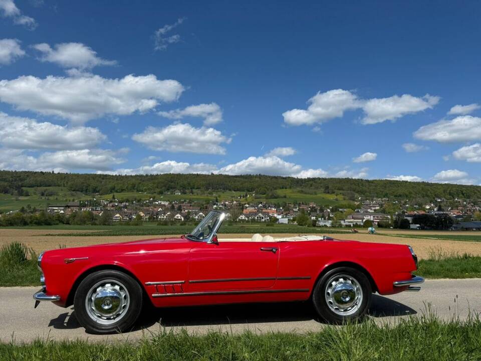 Image 3/20 of Alfa Romeo 2000 Spider (1961)