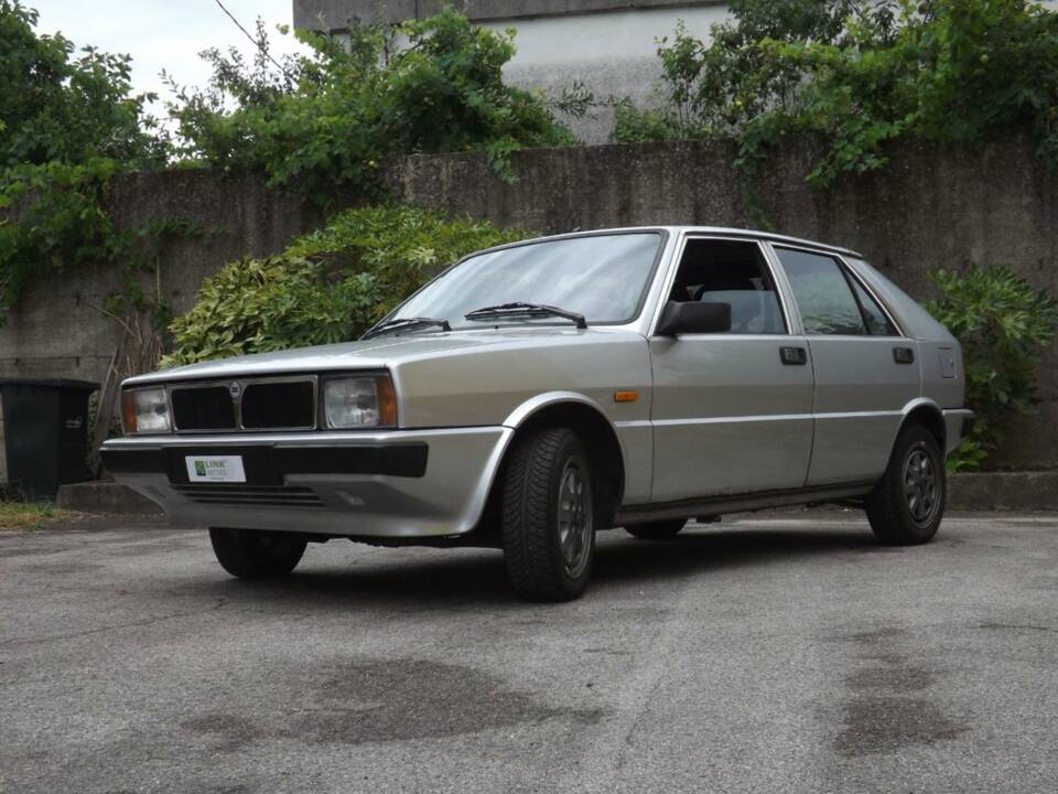 Afbeelding 2/50 van Lancia Delta (1984)