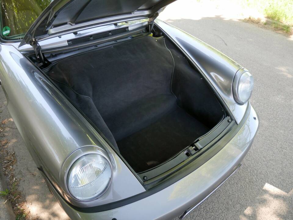 Image 28/42 of Porsche 911 Carrera 2 (1900)