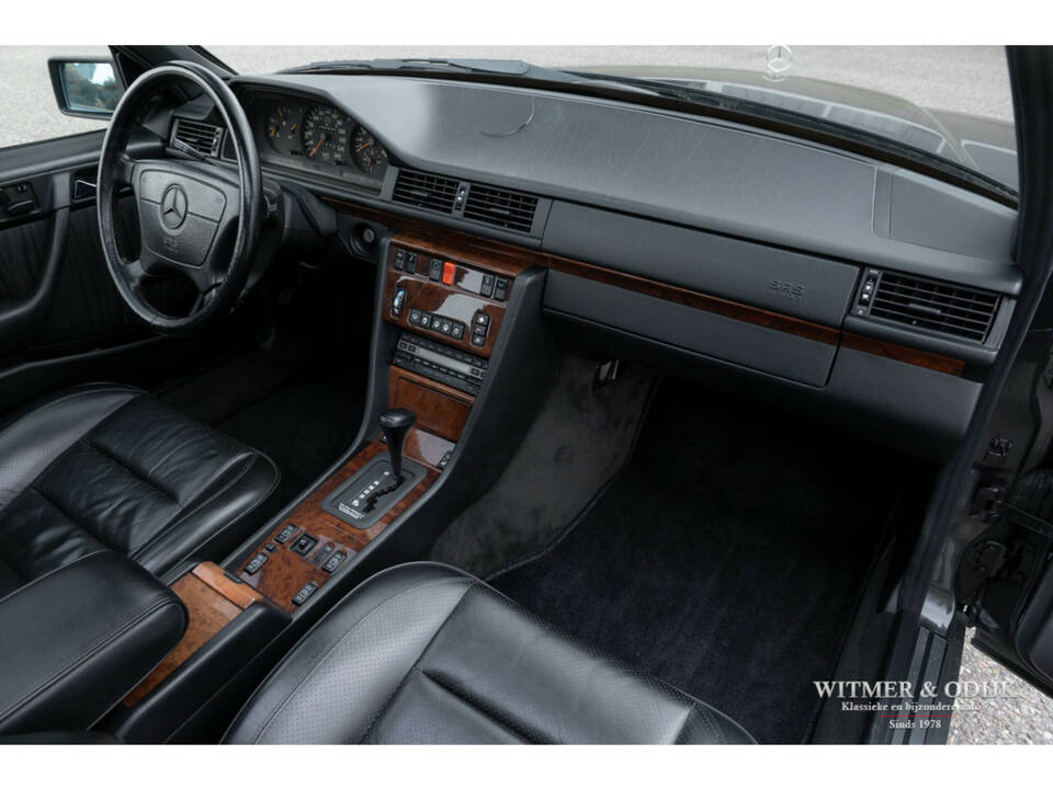 Image 25/34 of Mercedes-Benz 500 E (1992)