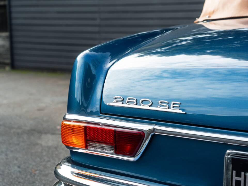 Image 7/57 de Mercedes-Benz 280 SE 3,5 (1971)