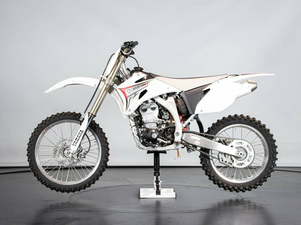 Image 1/50 de Yamaha DUMMY (2008)