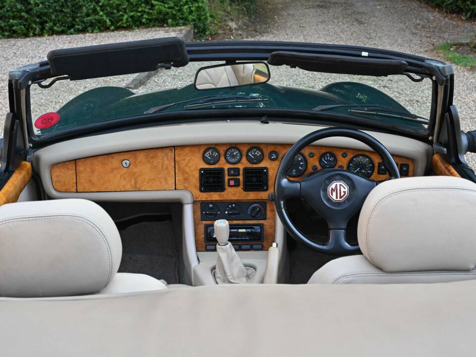 Bild 12/50 von MG RV8 (1995)