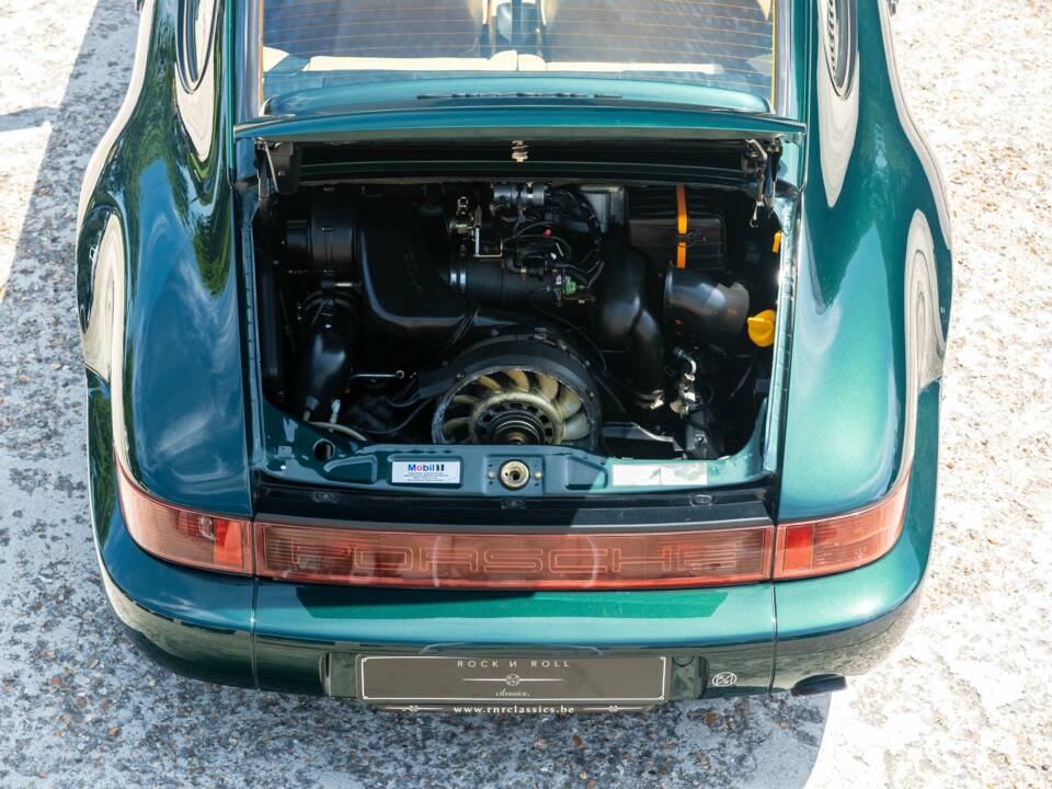 Image 33/35 of Porsche 911 Carrera 2 (1990)