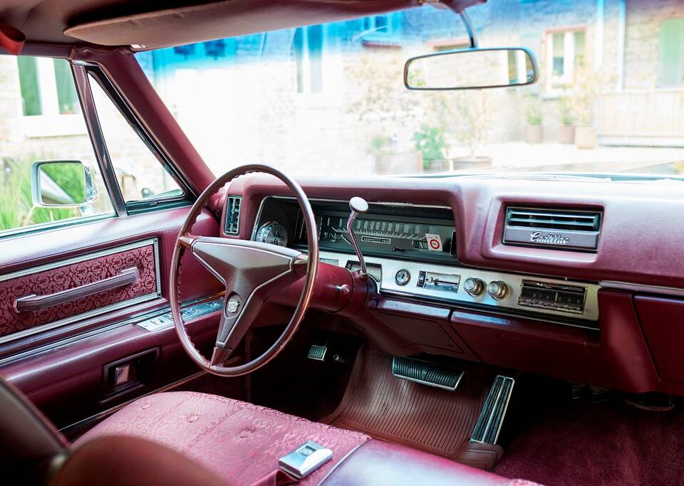 Bild 186/200 von Cadillac Coupe DeVille (1968)