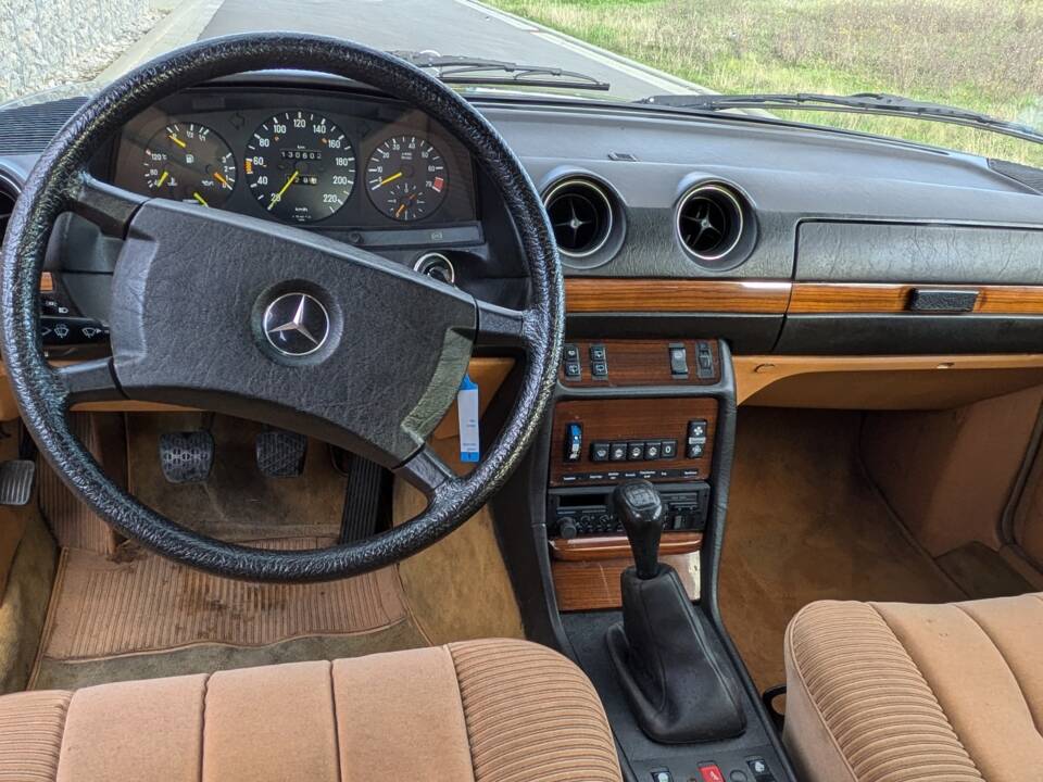 Image 7/17 of Mercedes-Benz 280 TE (1984)