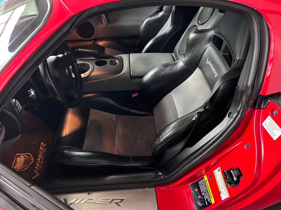 Image 13/22 of Dodge Viper SRT10 (2008)