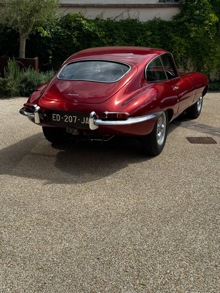 Image 12/30 de Jaguar Type E 3.8 (1962)
