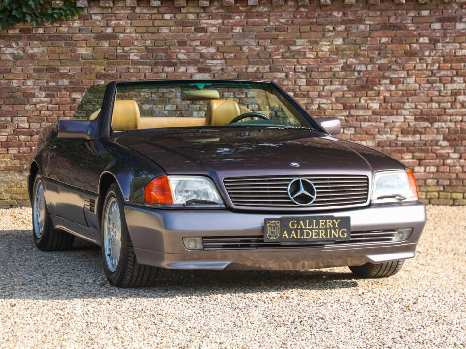 Image 23/50 of Mercedes-Benz 500 SL (1990)