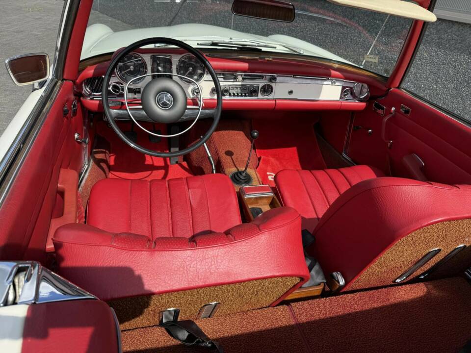 Immagine 36/50 di Mercedes-Benz 280 SL (1968)