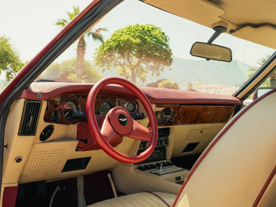 Bild 7/14 von Aston Martin V8 Vantage X-Pack (1987)