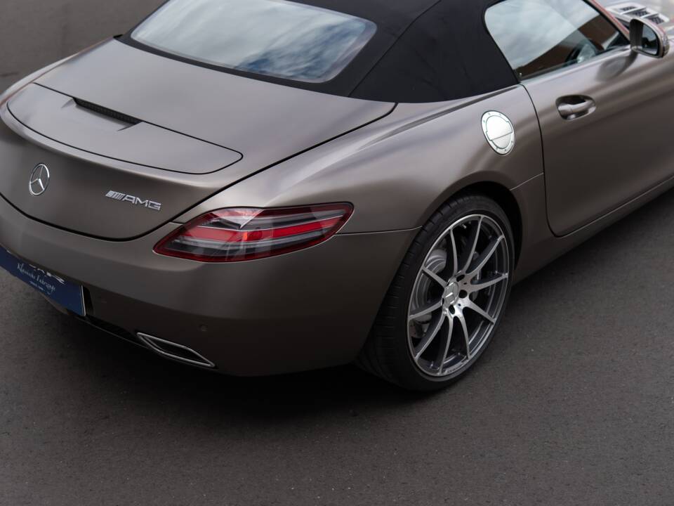 Image 13/45 of Mercedes-Benz SLS AMG Roadster (2012)