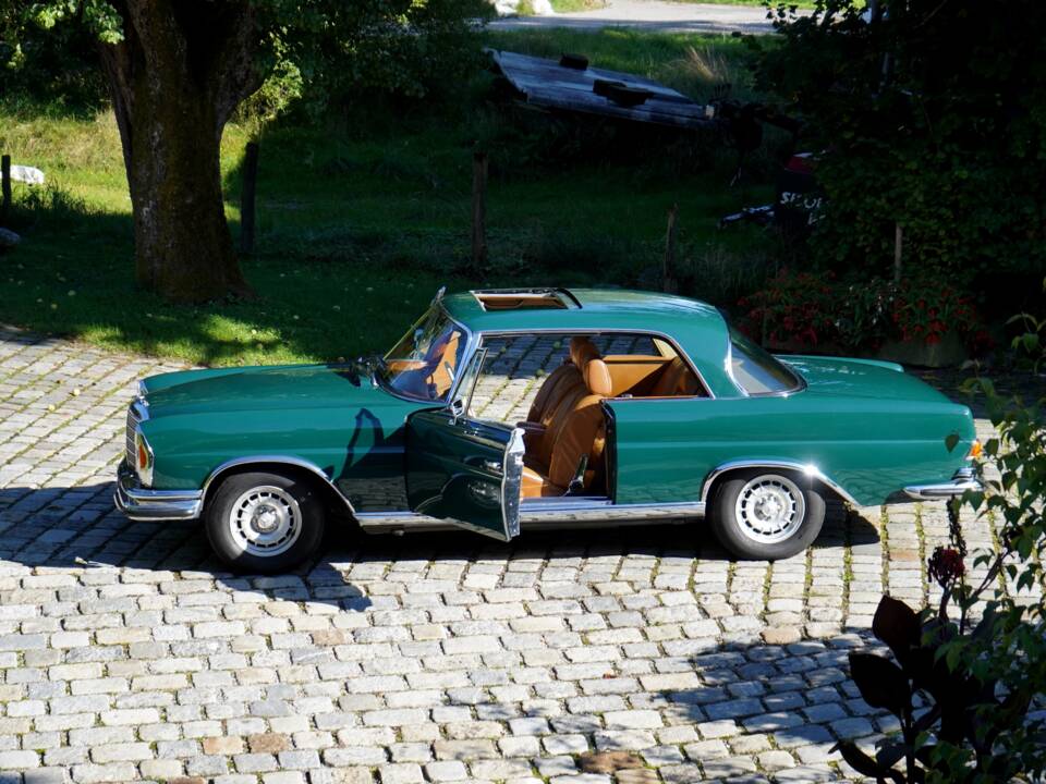 Image 10/17 de Mercedes-Benz 280 SE 3,5 (1970)