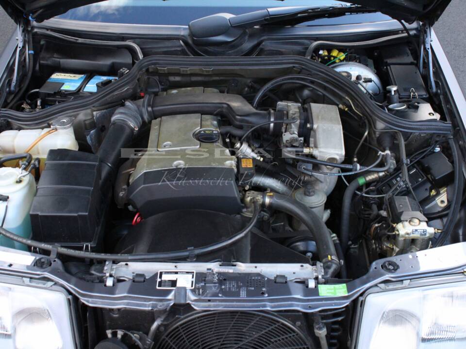Bild 9/31 von Mercedes-Benz E 200 (1996)