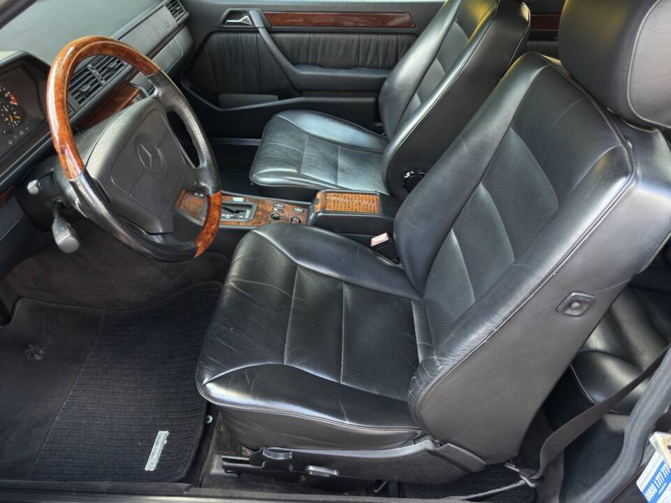 Imagen 9/24 de Mercedes-Benz E 220 (1993)