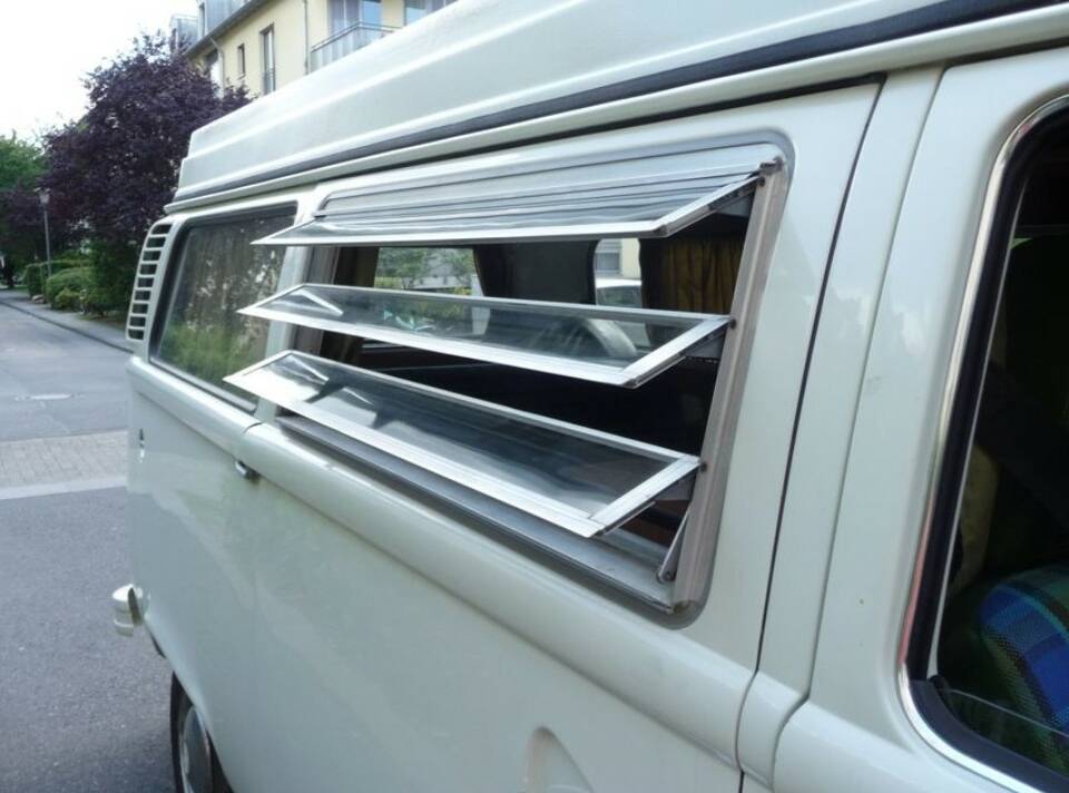 Image 5/100 of Volkswagen T2b Westfalia (1973)