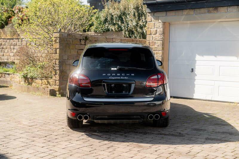 Bild 8/50 von Porsche Cayenne Turbo (2012)