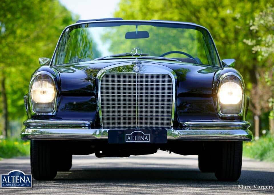Image 2/52 de Mercedes-Benz 220 SE b (1963)