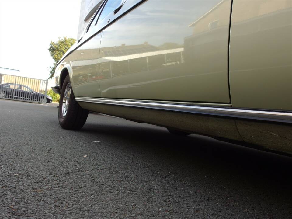 Image 25/95 de BMW 2500 (1977)
