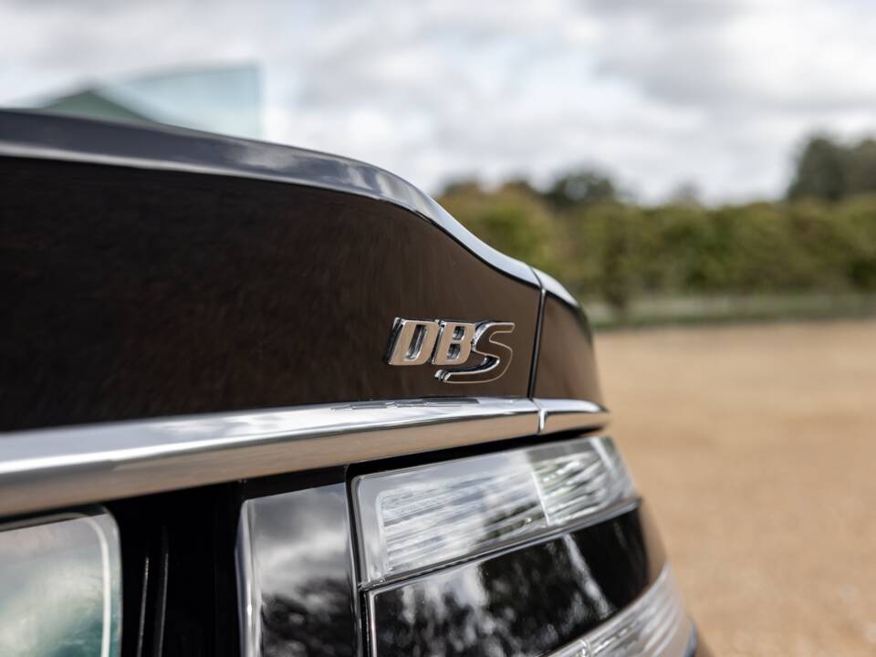 Image 11/77 of Aston Martin DBS (2009)