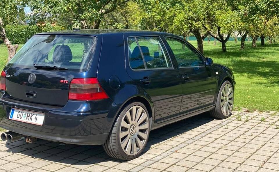 Imagen 8/8 de Volkswagen Golf IV 2.3 V5 (2001)