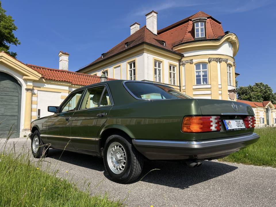 Image 22/50 of Mercedes-Benz 380 SE (1984)