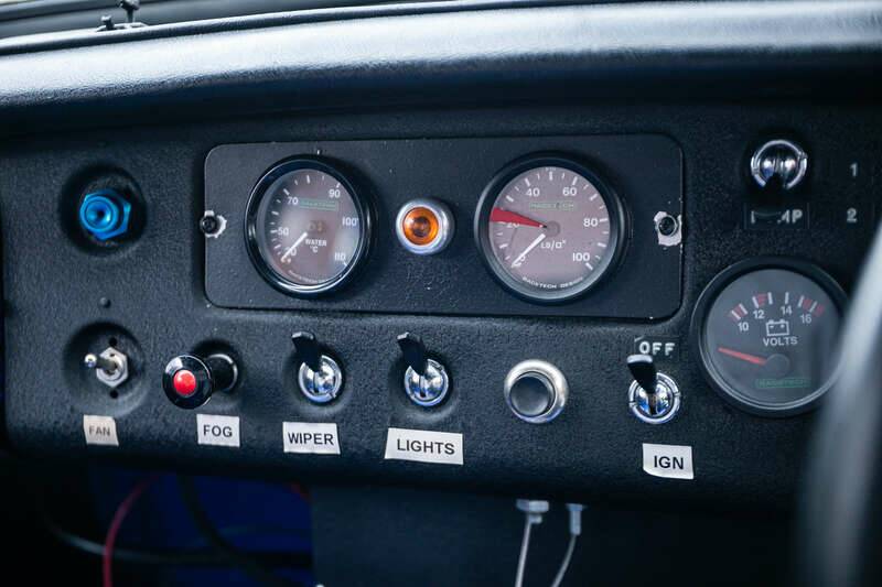 Image 18/45 of MG MGB GT (1964)