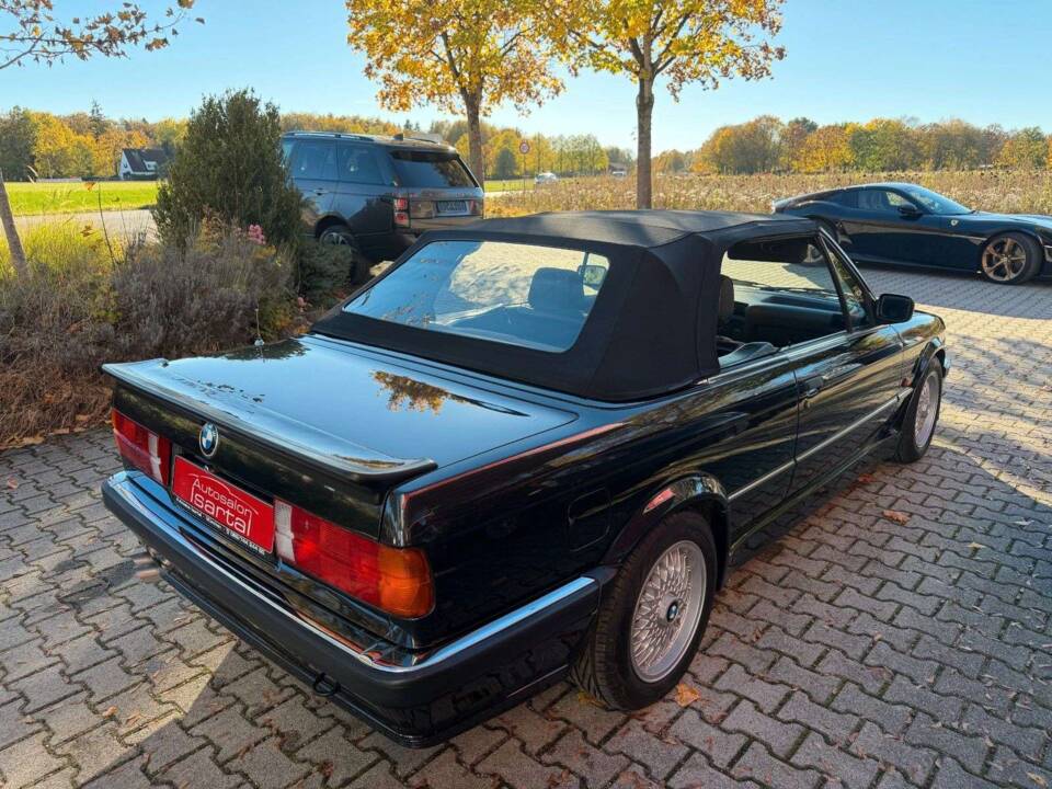 Bild 27/28 von BMW 320i (1988)