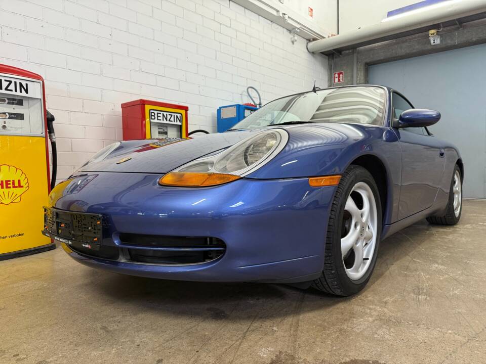 Image 2/23 of Porsche 911 Carrera (1998)