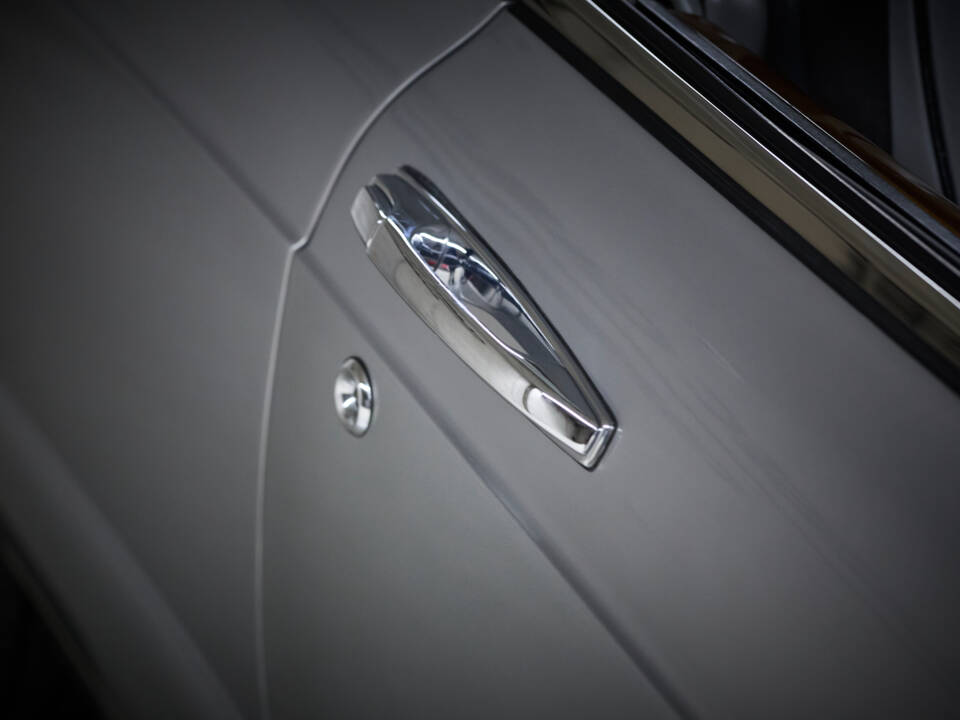 Image 26/77 of Bentley Azure (2001)