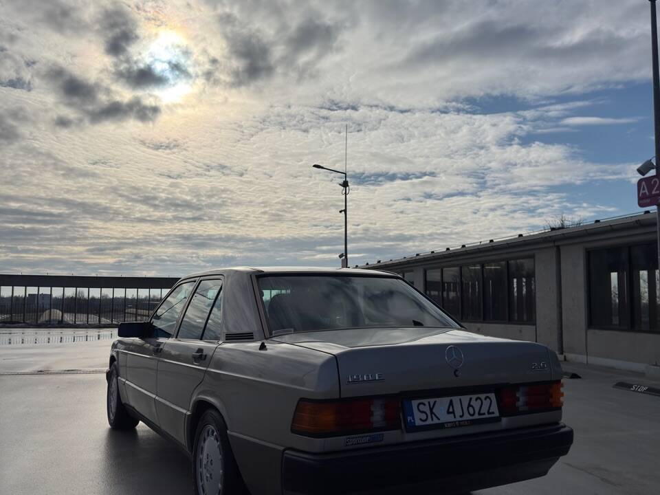 Immagine 10/39 di Mercedes-Benz 190 E 2.6 (1990)