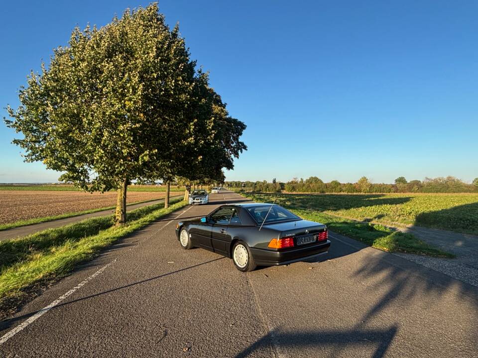 Image 18/49 de Mercedes-Benz 500 SL (1990)