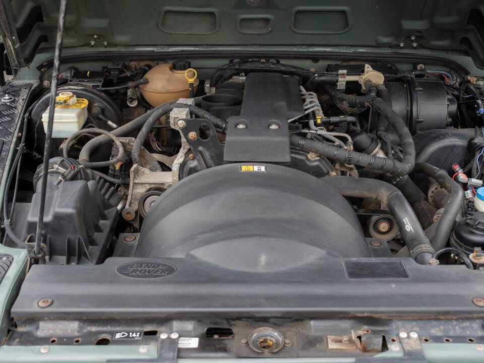 Image 5/50 de Land Rover Defender 110 Crew Cab SE (2010)