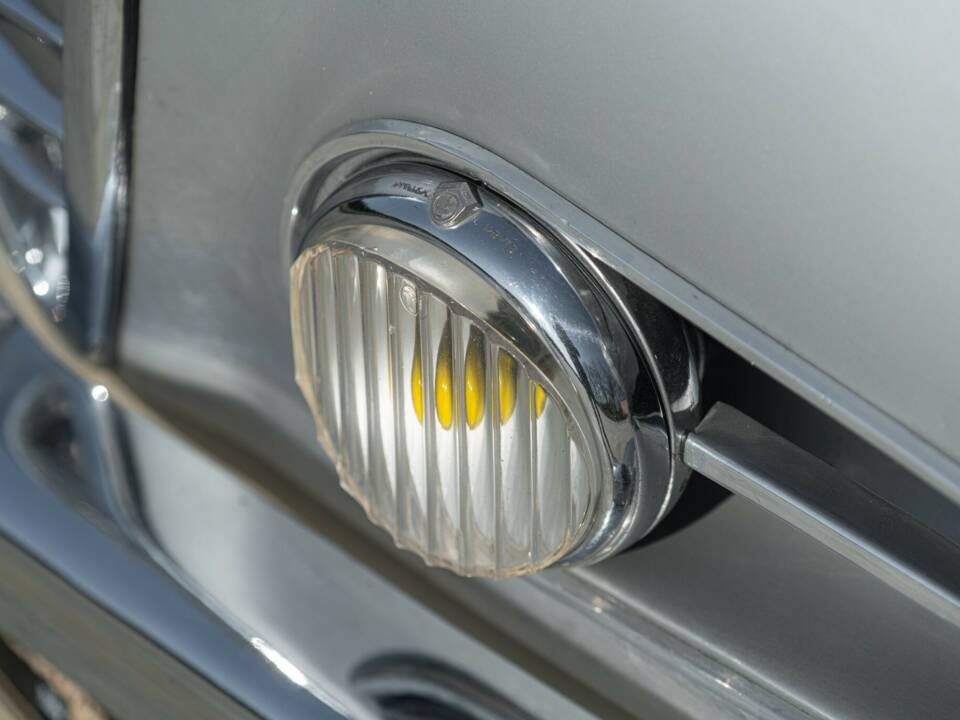 Image 23/50 of Alfa Romeo 1900 C Super Sprint Touring (1955)