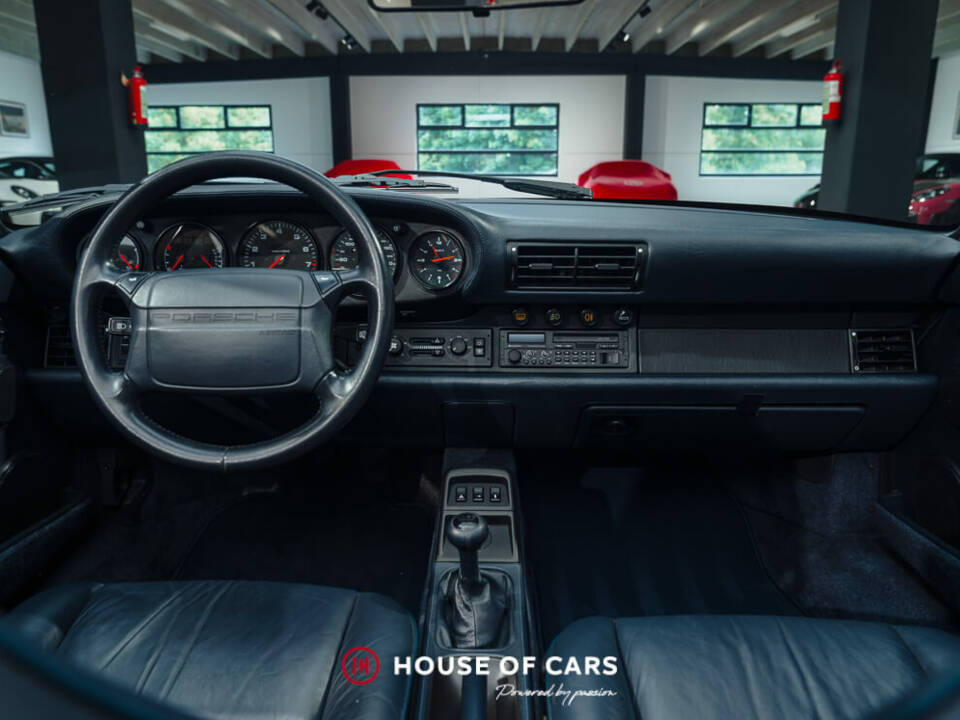Image 18/25 of Porsche 911 Carrera 2 (1993)
