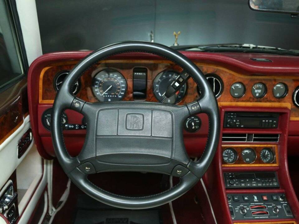 Image 15/50 of Rolls-Royce Corniche III (1991)